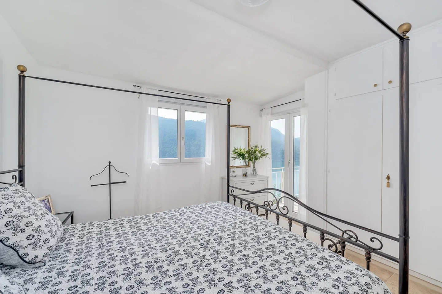 HAUS 45 ZIMMER MIT SEEBLICK UND GROSSEM GARTEN - Foto 12 von 13