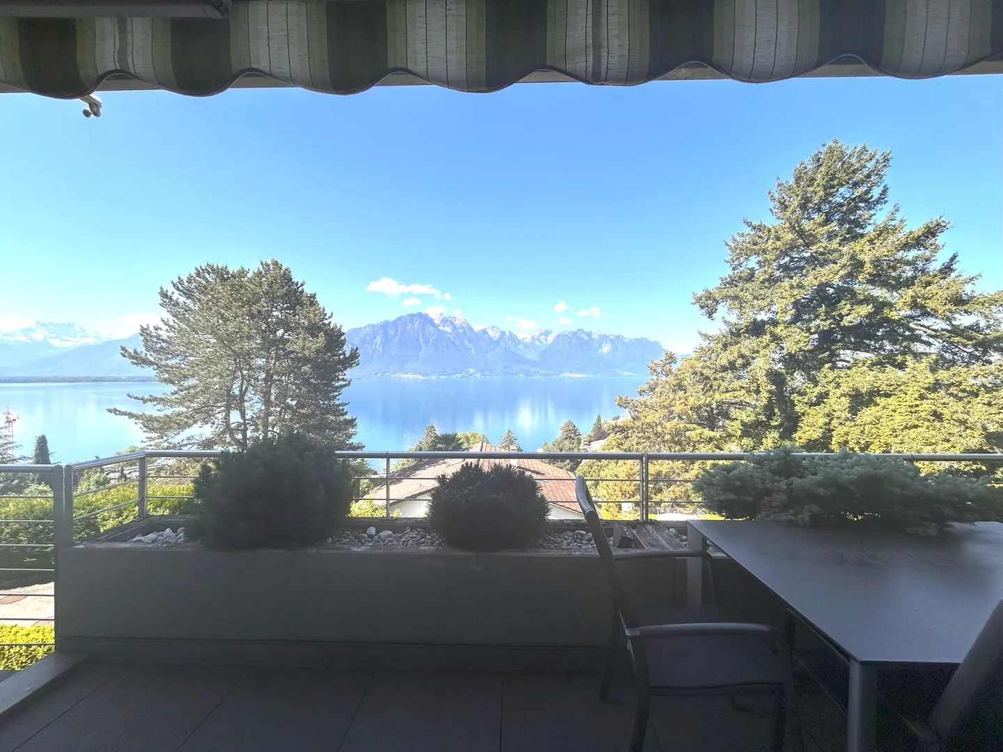 Bellissimo appartamento di 2,5 stanze con vista panoramica a Clarens - Foto 8 di 9