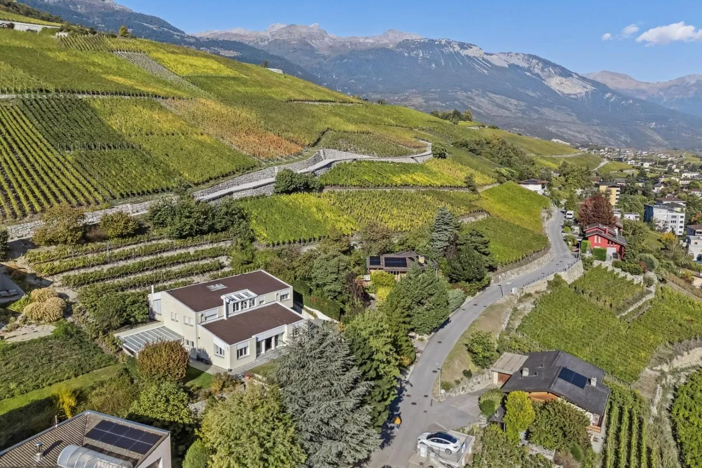 Elegante villa con vista panoramica e studio indipendente - Foto 12 di 13