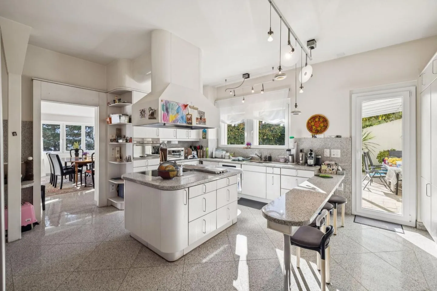 Elegante villa con vista panoramica e studio indipendente - Foto 5 di 13