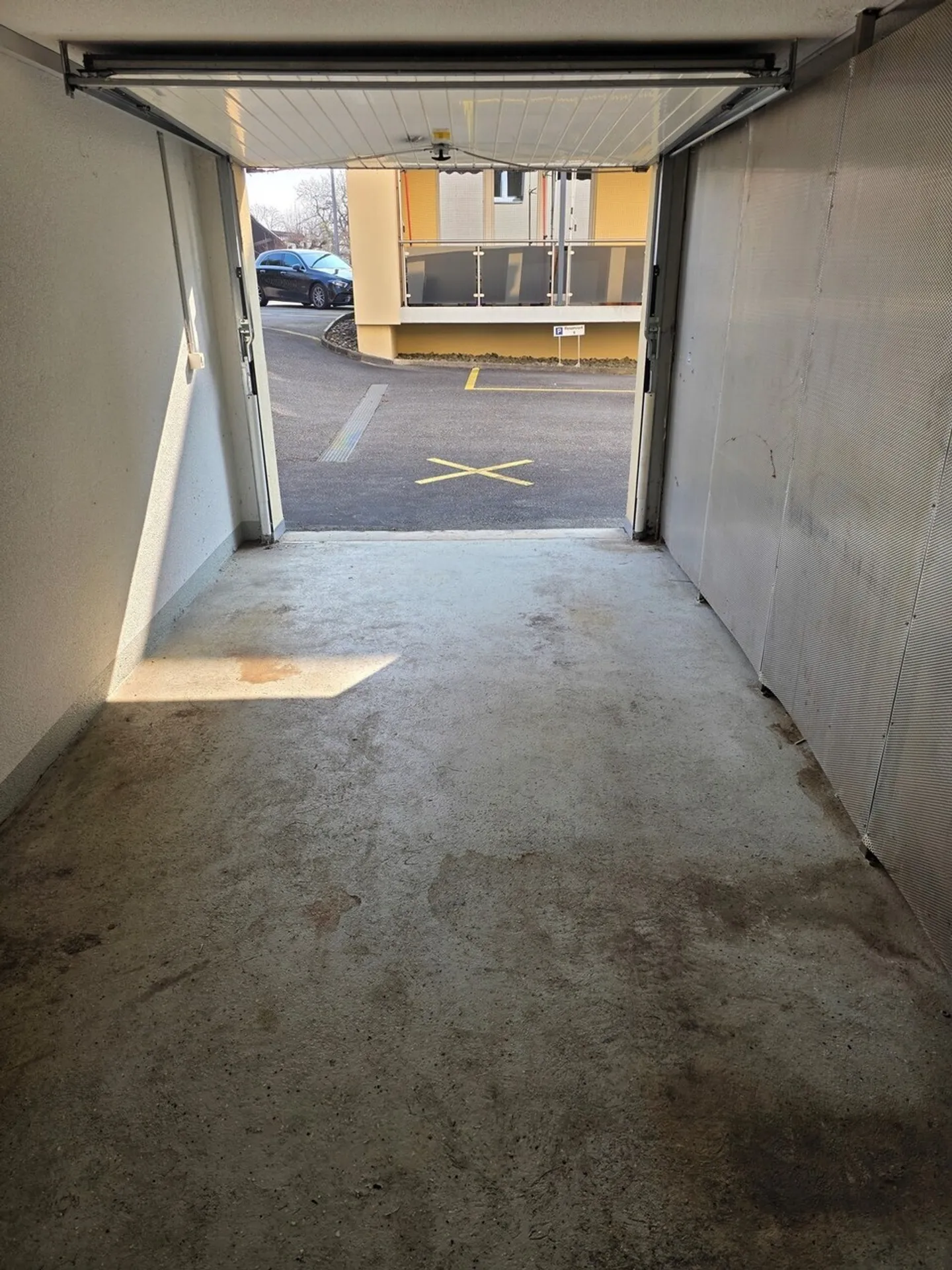 Single Garage Box - Photo 1 of 4