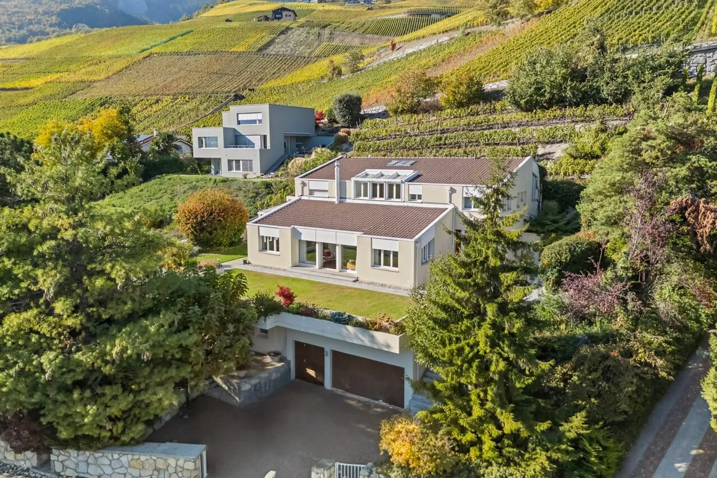Elegante villa con vista panoramica e studio indipendente - Foto 1 di 13