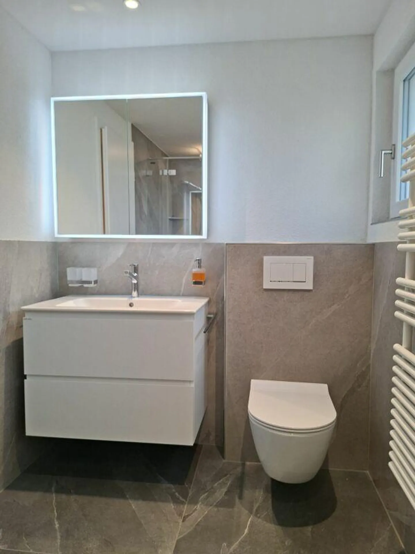 Top modern 4.5-room ground floor apartment with a beautiful view. - Photo 4 of 12