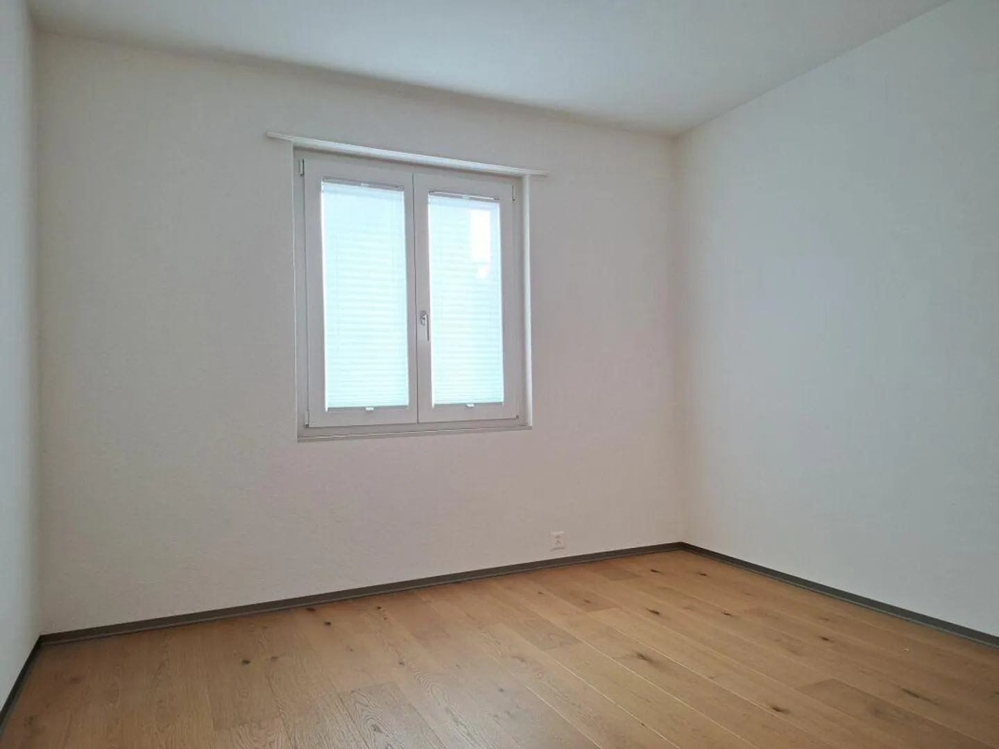 Top modern 4.5-room ground floor apartment with a beautiful view. - Photo 5 of 12