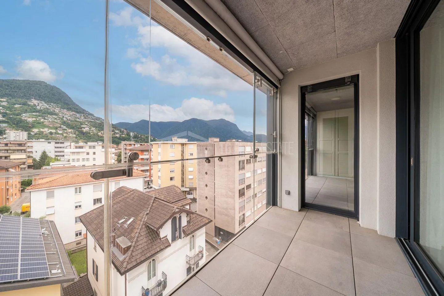 PENTHOUSE ÉLÉGANT À QUELQUES PAS DU CENTRE DE LUGANO - Photo 9 sur 13