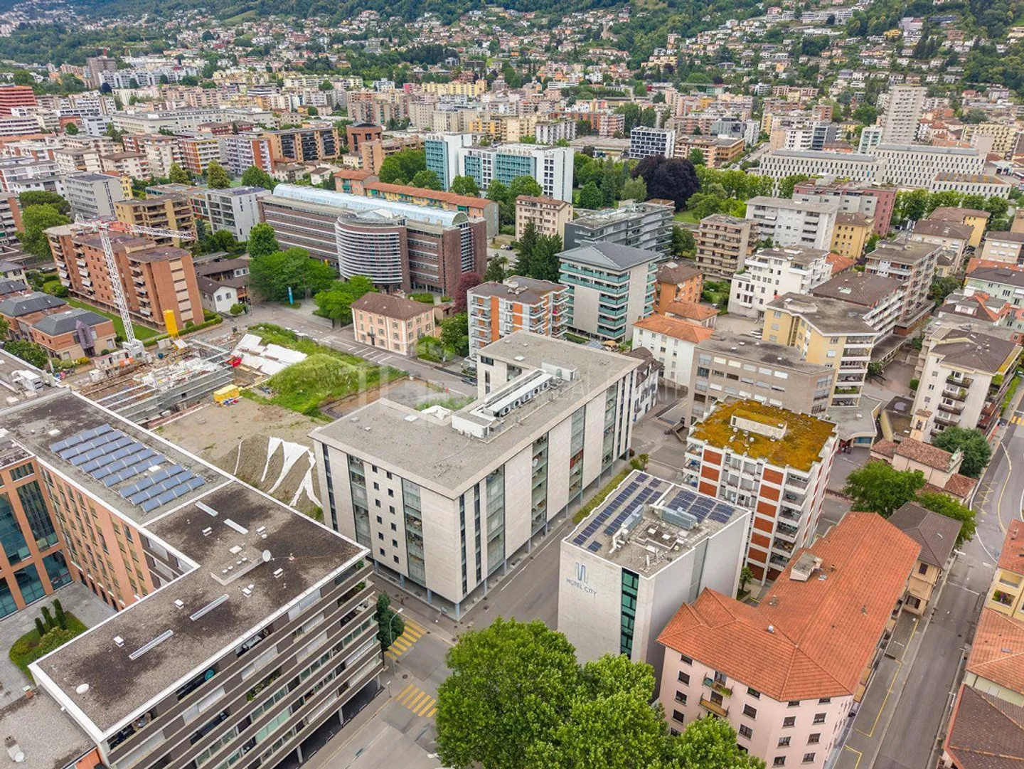 PENTHOUSE ÉLÉGANT À QUELQUES PAS DU CENTRE DE LUGANO - Photo 13 sur 13