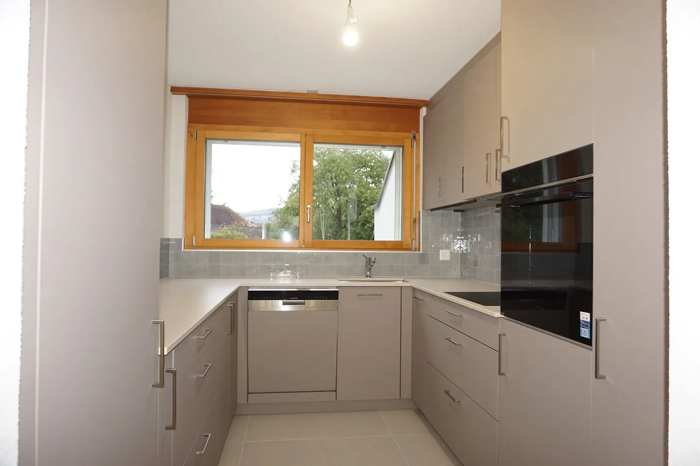 ARI-249 Magnificent renovierte 4,5-Zimmer-Wohnung mit Parkplatz - Foto 4 von 17