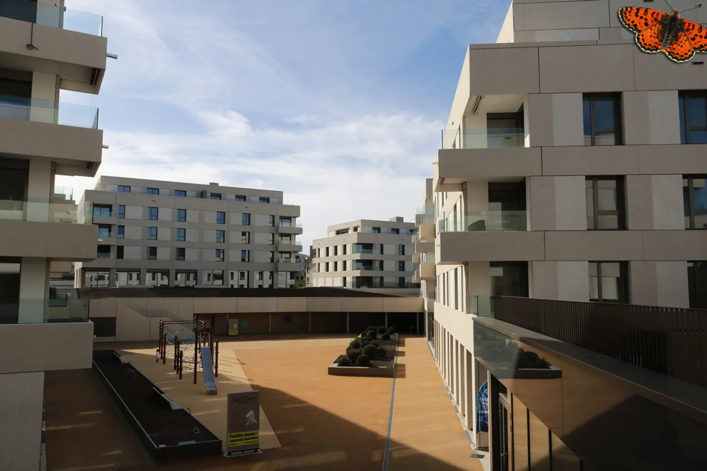 SURFACE COMMERCIALE BRUTE DE 200 M²! - Photo 3 of 5