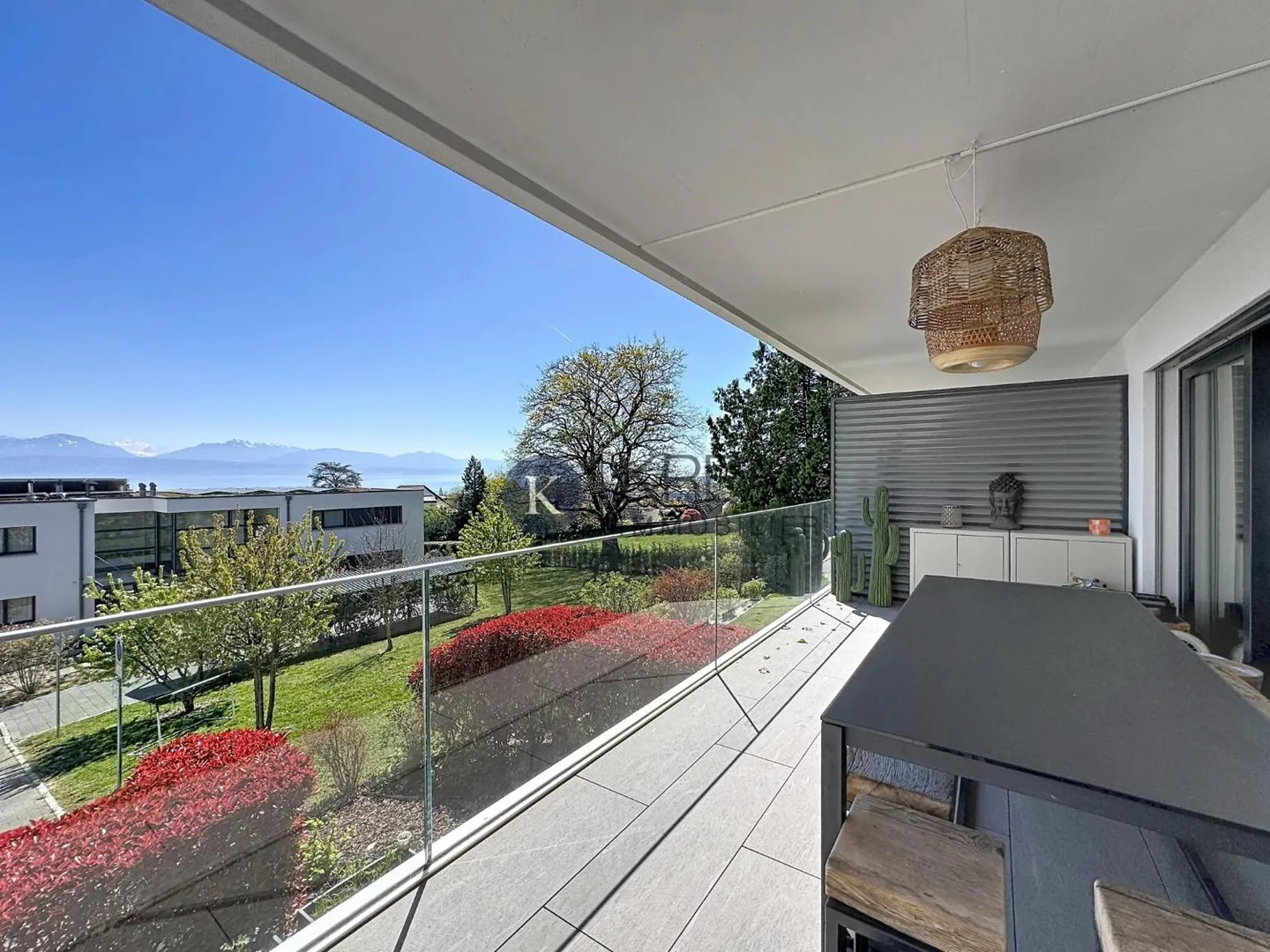 Appartement moderne avec vue sur le lac - Photo 1 sur 10