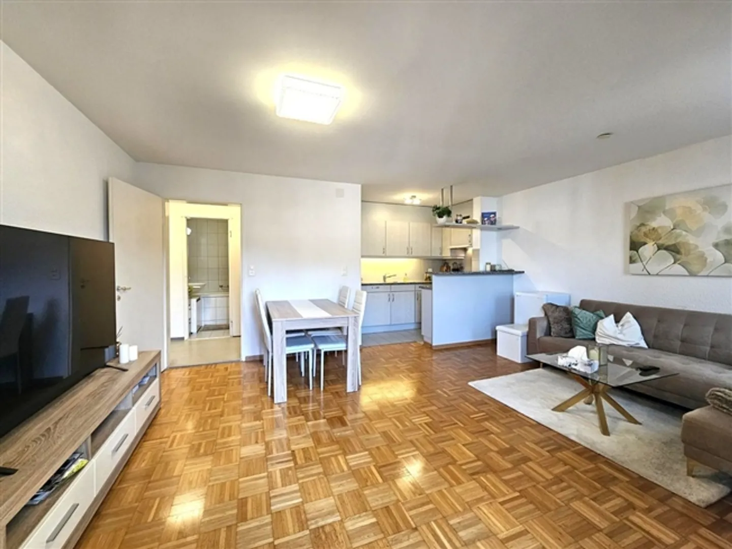 2.5 Room apartment - Photo 2 of 9