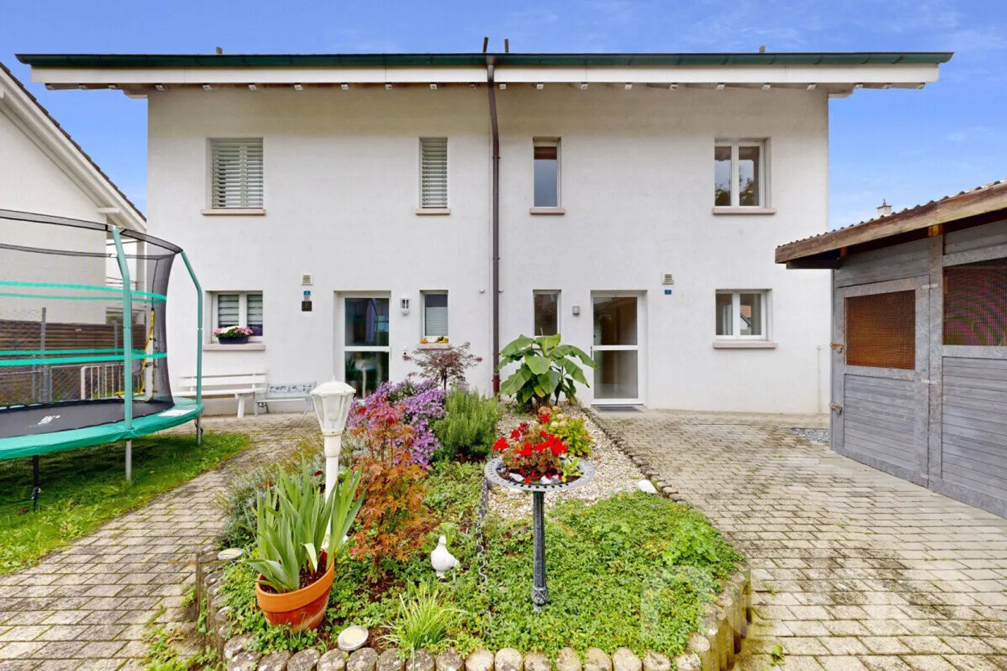 Casa bifamiliare di 5,5 stanze adatta alle famiglie in una posizione tranquilla - Foto 1 di 12