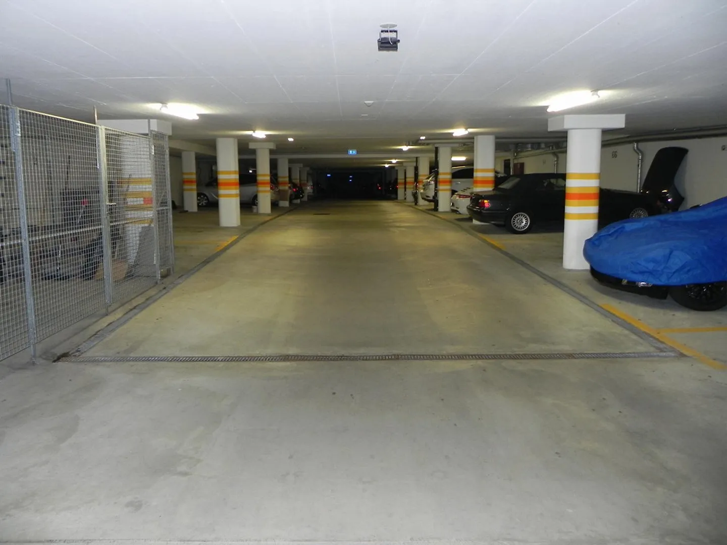 Place de parking à louer - Photo 3 sur 4