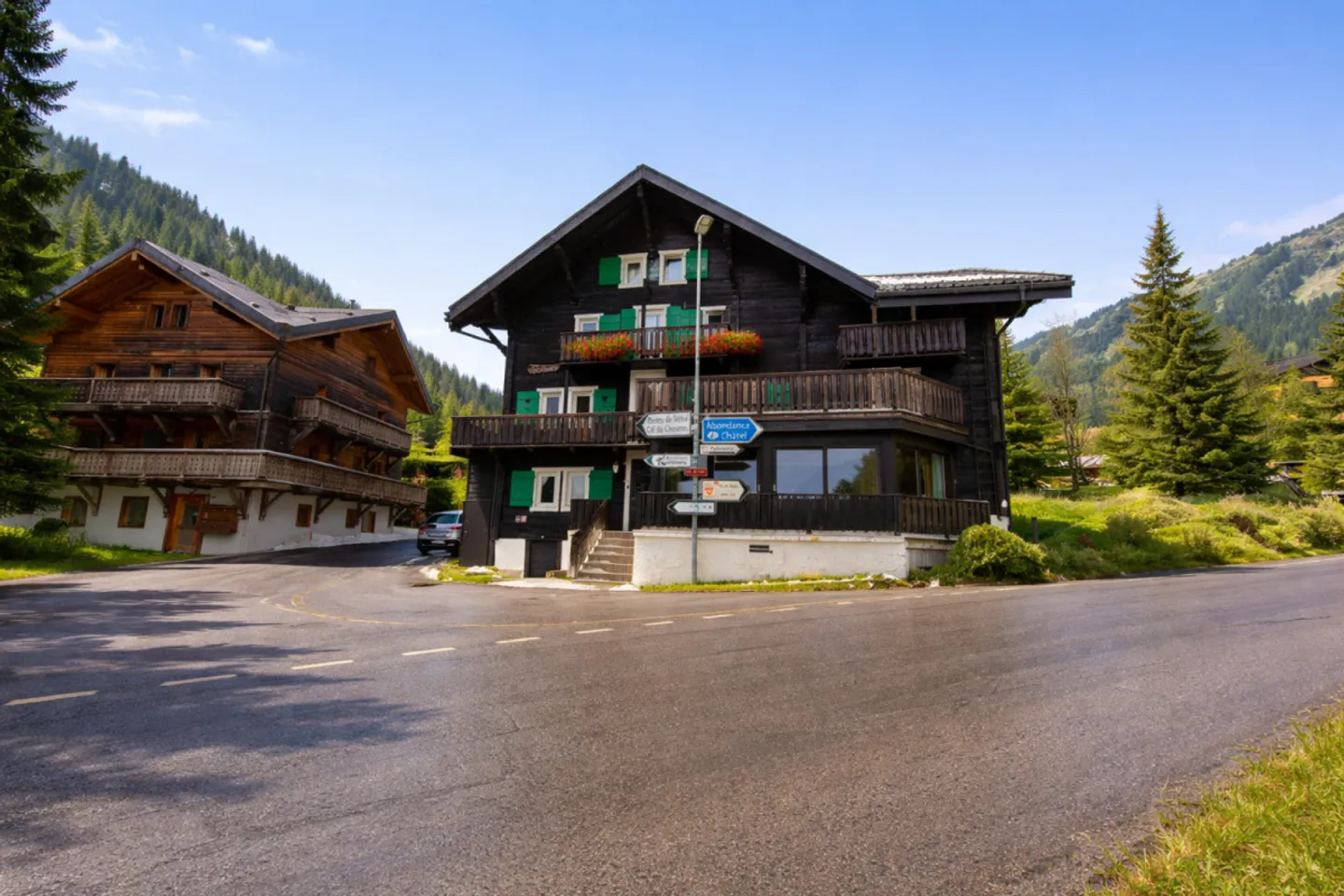 Renoviertes Chalet mit Mischnutzung - Foto 1 von 15
