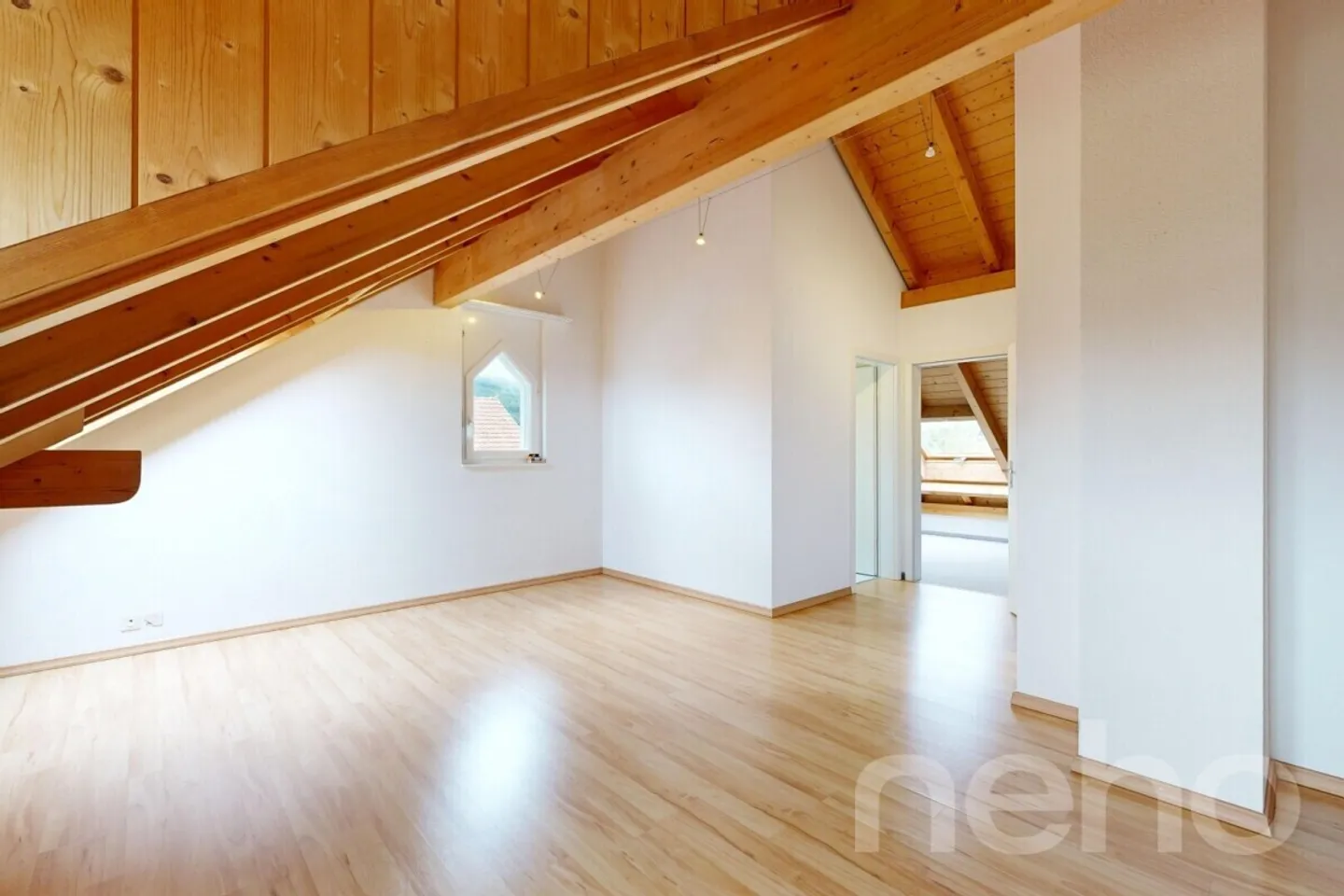 Casa bifamiliare di 5,5 stanze adatta alle famiglie in una posizione tranquilla - Foto 9 di 12