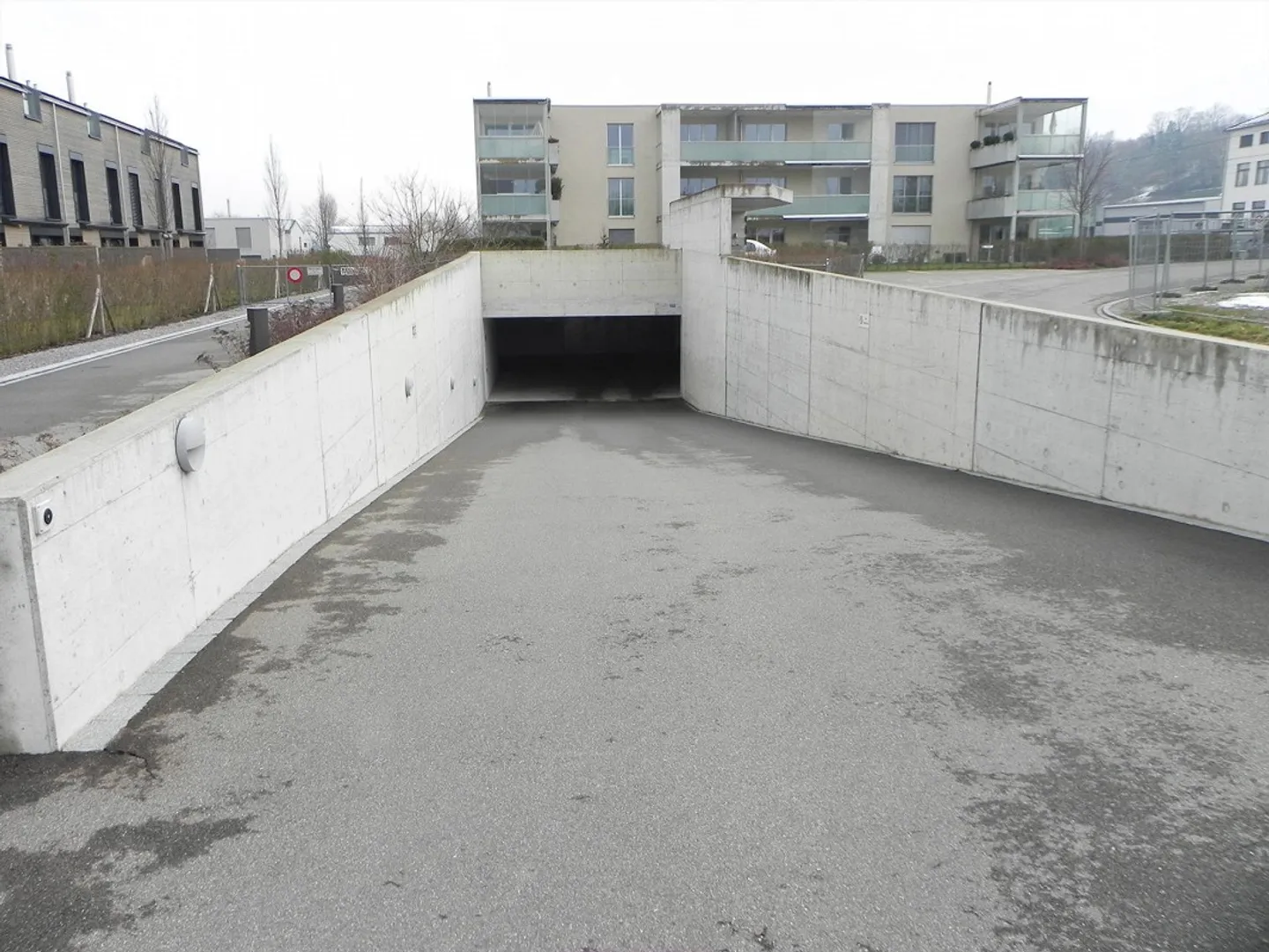 Place de parking à louer - Photo 2 sur 4