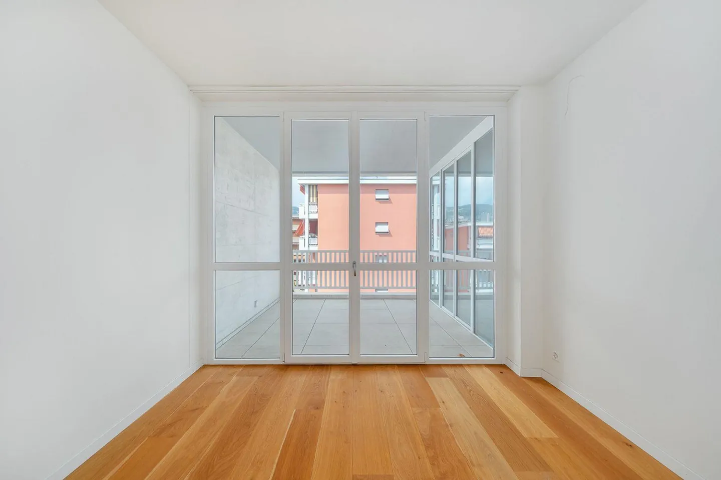 DUPLEX PENTHOUSE WITH ROOF TERRACE AND LAKE VIEWS - Photo 11 of 13
