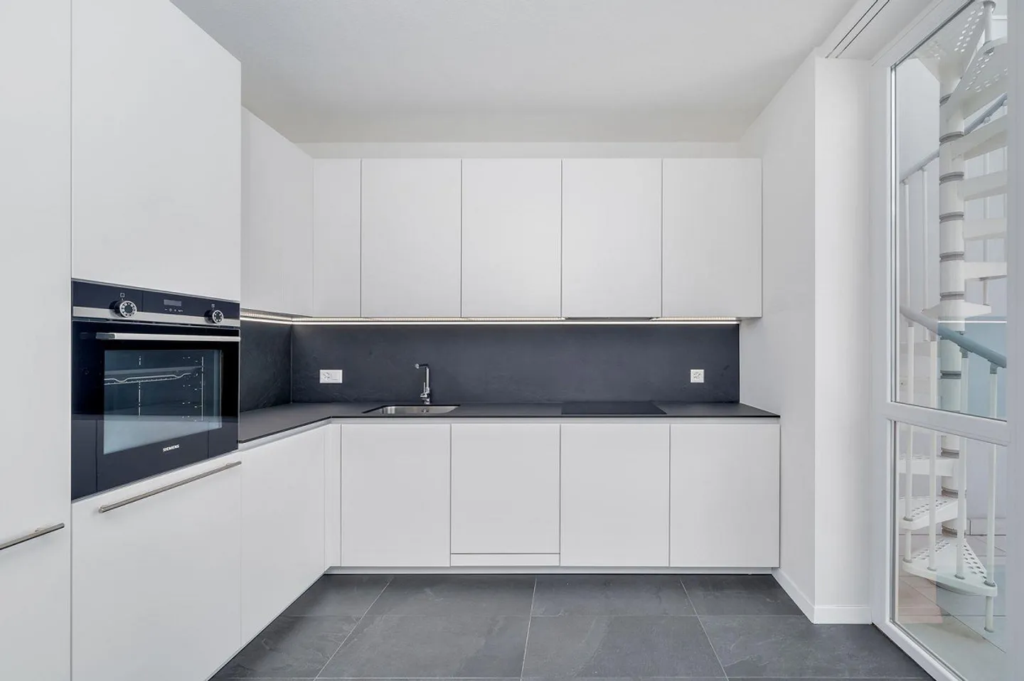 DUPLEX PENTHOUSE WITH ROOF TERRACE AND LAKE VIEWS - Photo 8 of 13