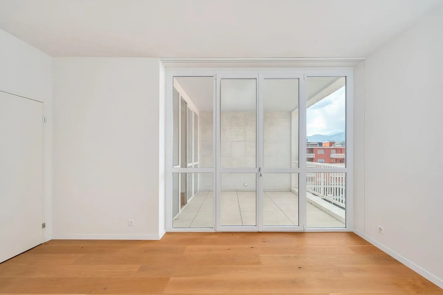 DUPLEX PENTHOUSE WITH ROOF TERRACE AND LAKE VIEWS - Photo 9 of 13