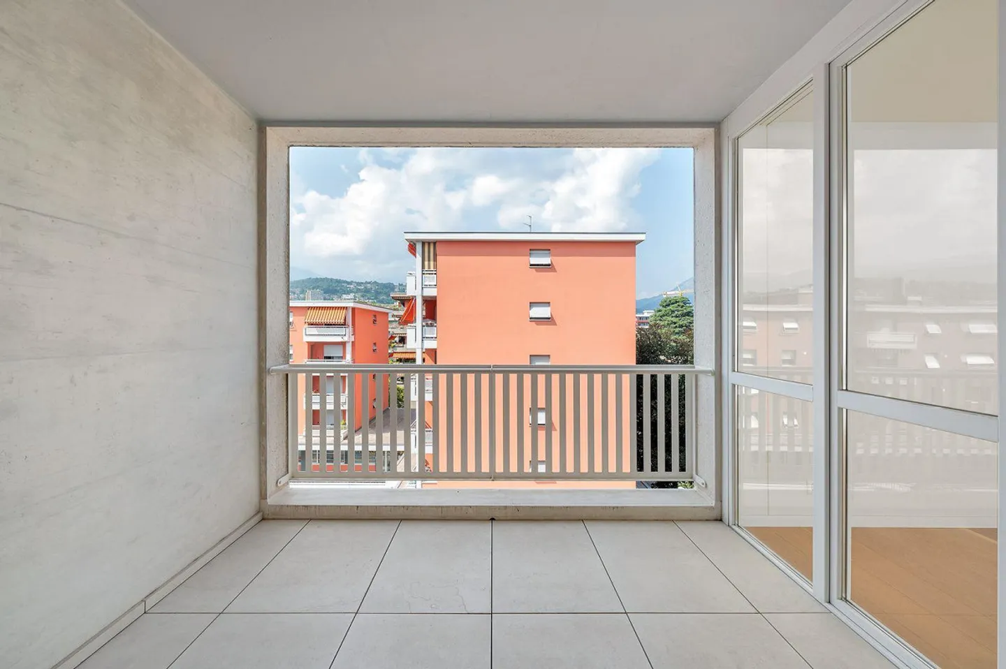 DUPLEX PENTHOUSE WITH ROOF TERRACE AND LAKE VIEWS - Photo 12 of 13