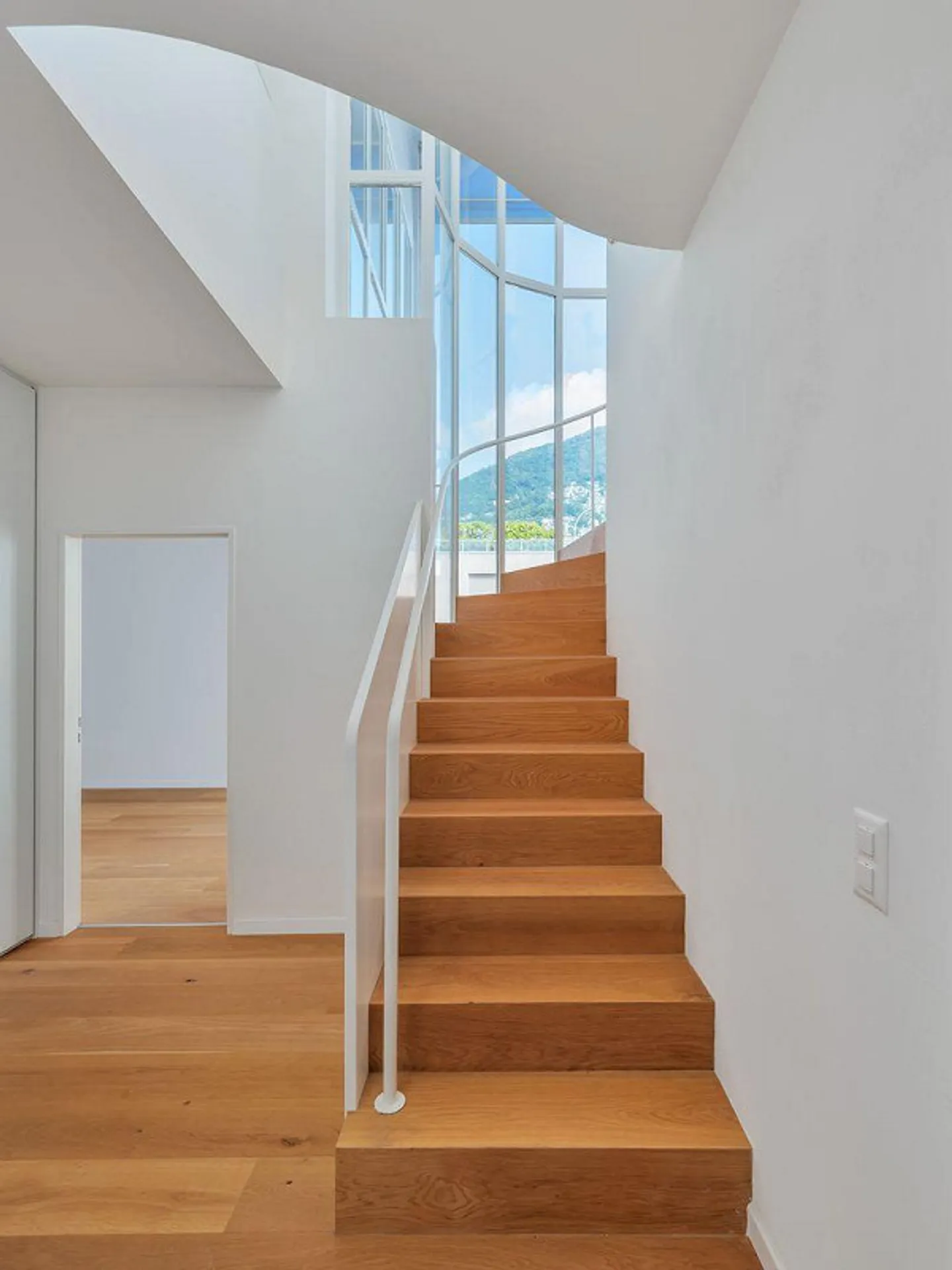 DUPLEX PENTHOUSE WITH ROOF TERRACE AND LAKE VIEWS - Photo 13 of 13