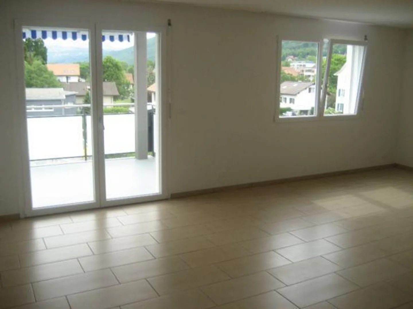 Modern 5.5-room apartment with balcony in Pieterlen - Photo 8 of 13