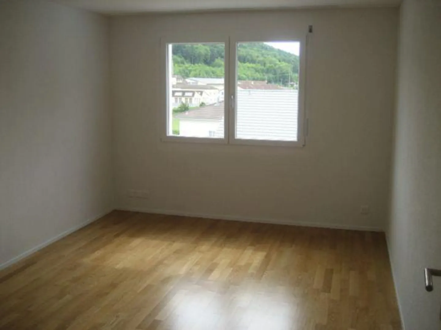 Modern 5.5-room apartment with balcony in Pieterlen - Photo 9 of 13