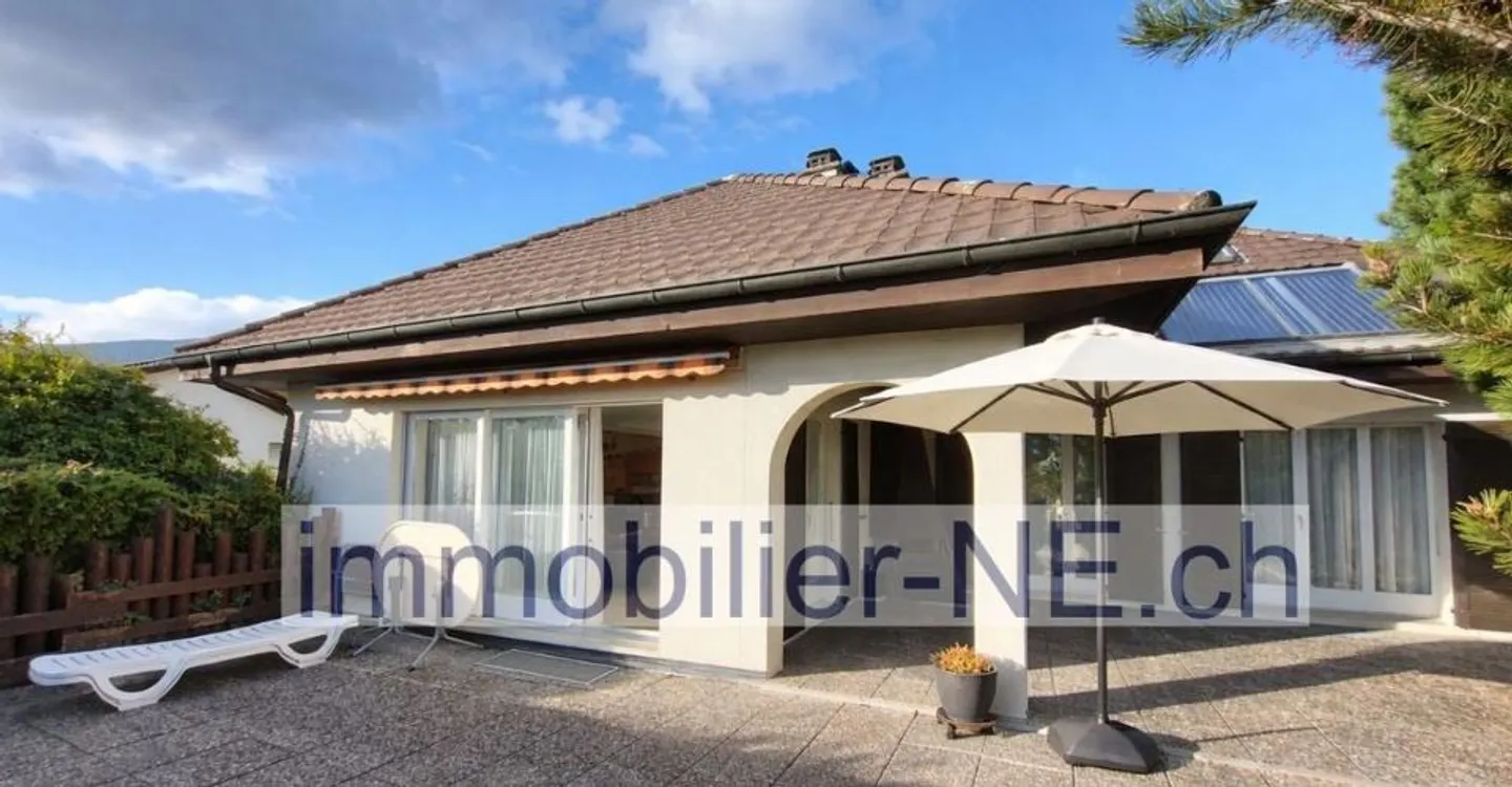 Außergewöhnliche Villa mit Seeblick - Foto 1 von 8