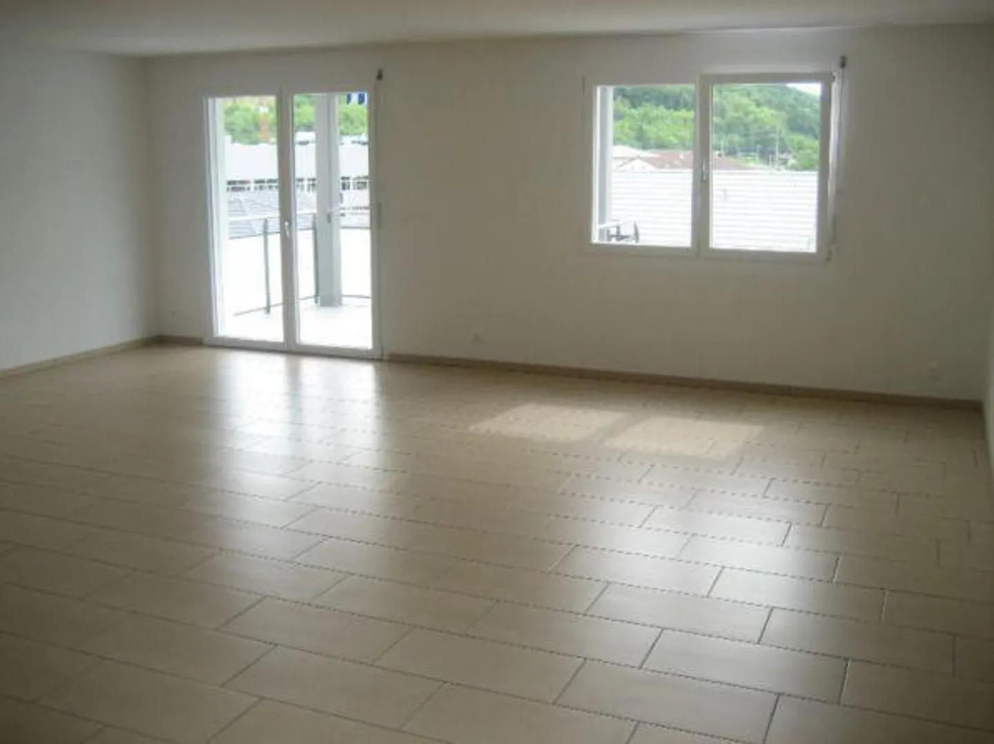 Modern 5.5-room apartment with balcony in Pieterlen - Photo 7 of 13