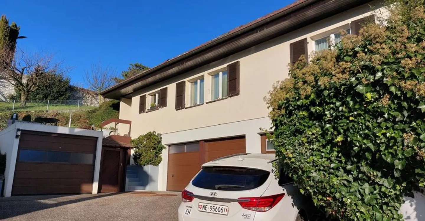 Außergewöhnliche Villa mit Seeblick - Foto 2 von 8
