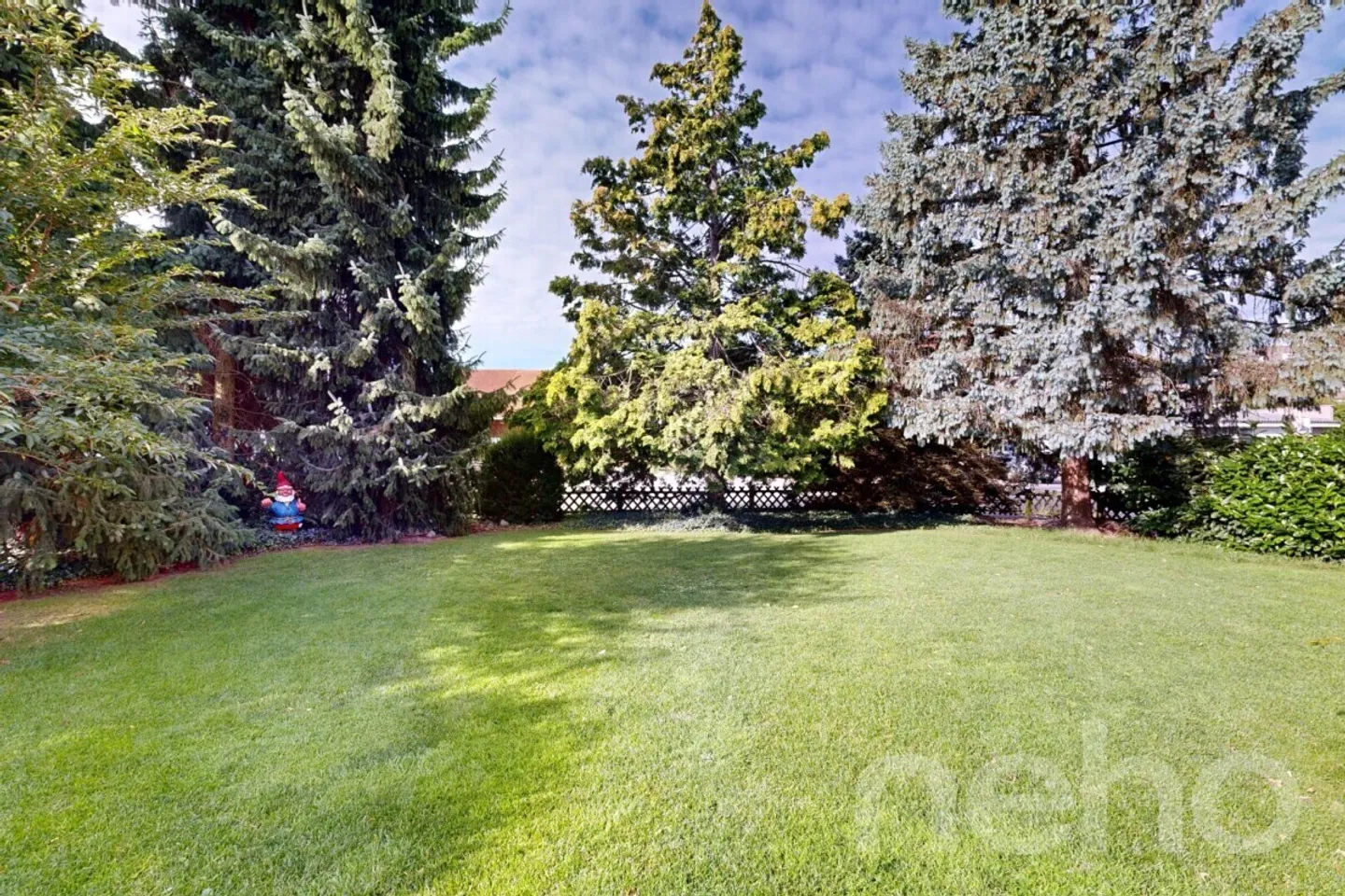 Charming 5.5-Room House with Plenty of Space and Idyllic Garden - Photo 2 of 12