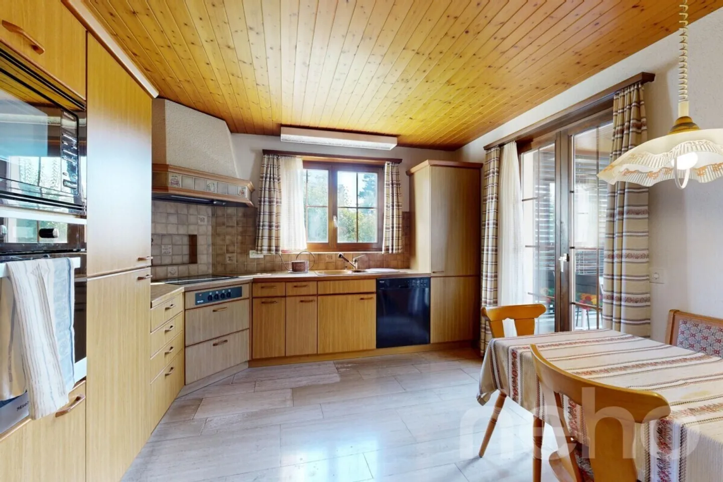 Charming 5.5-Room House with Plenty of Space and Idyllic Garden - Photo 7 of 12