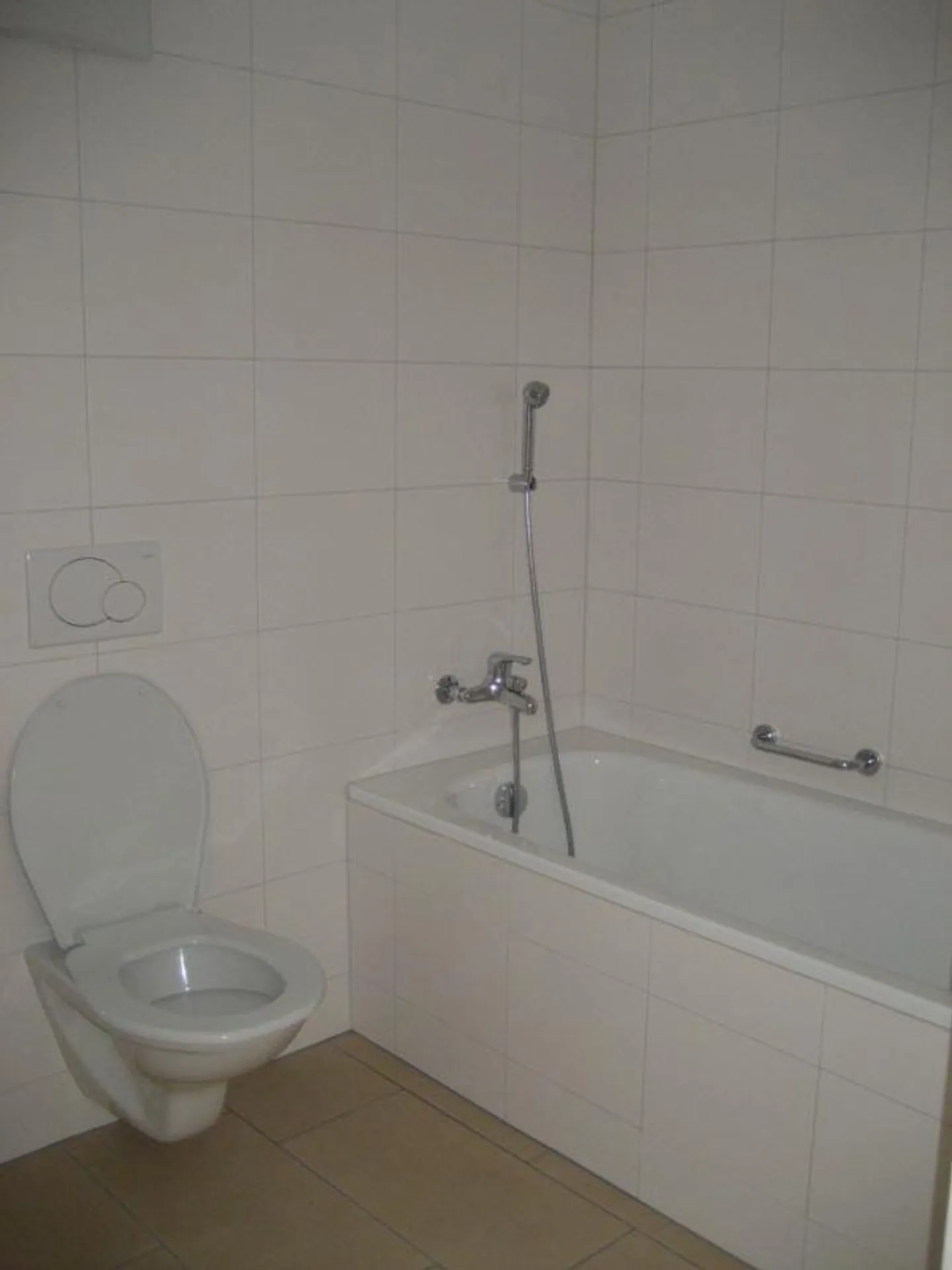 Modern 5.5-room apartment with balcony in Pieterlen - Photo 11 of 13