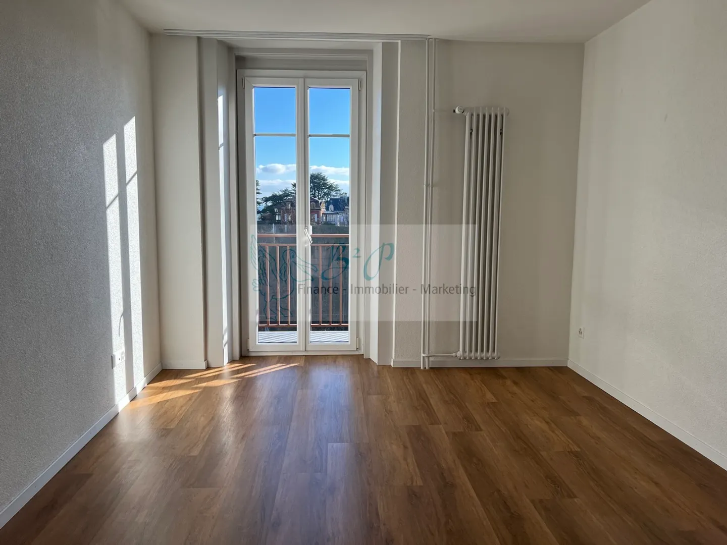 Charming Apartment with Balcony - Photo 6 of 8