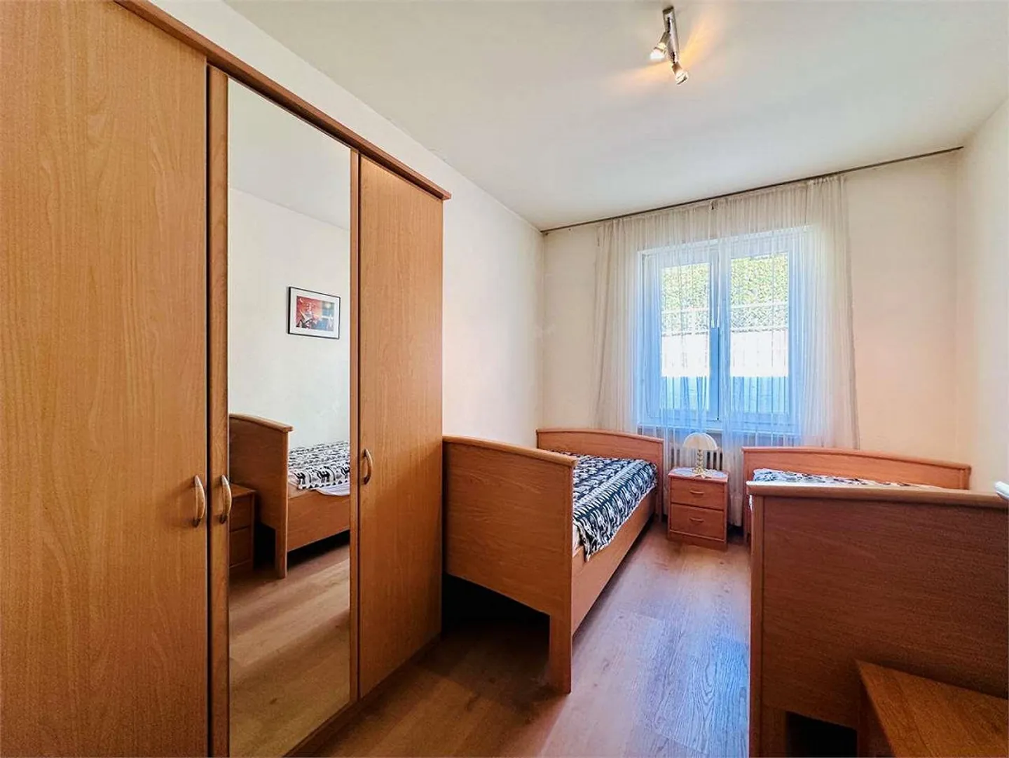 Appartamento soleggiato di 3,5 locali con balcone e vista lago a Porza - Foto 7 di 11