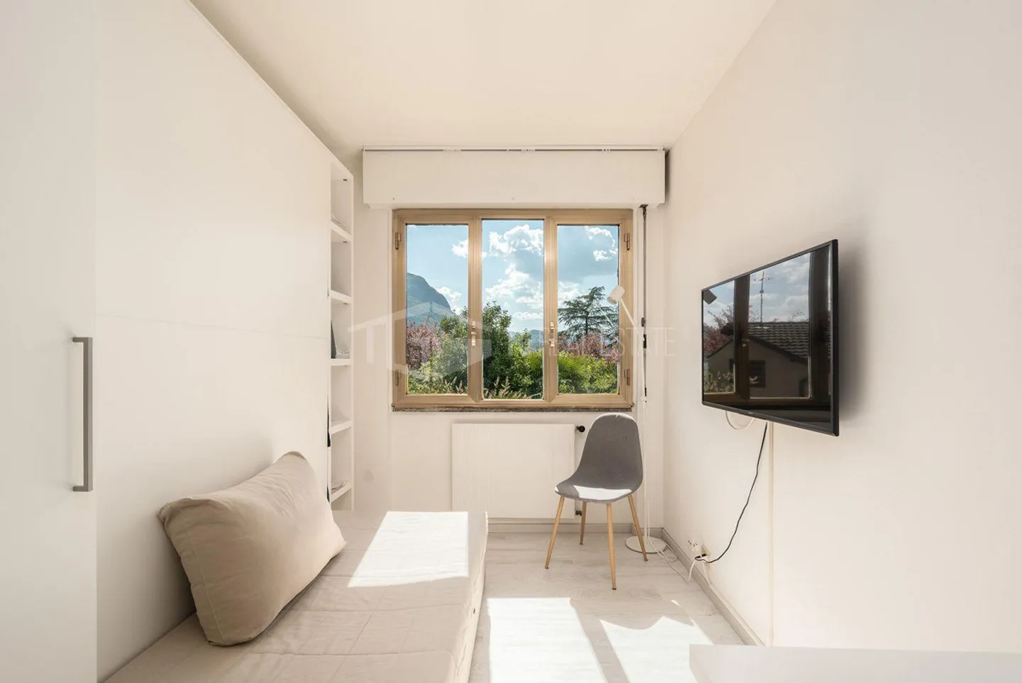 Bright 25 m² studio apartment with lake view - Photo 1 of 8