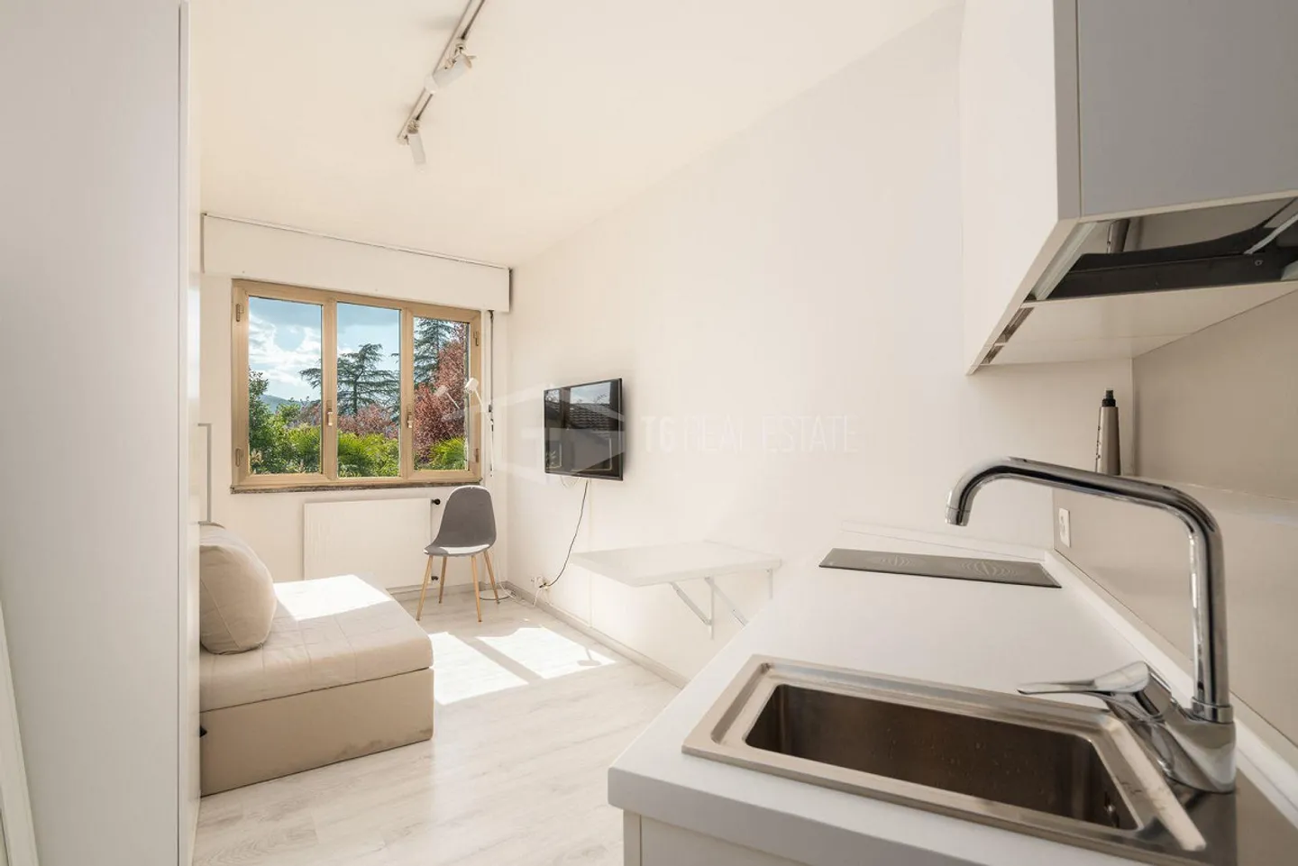Bright 25 m² studio apartment with lake view - Photo 2 of 8