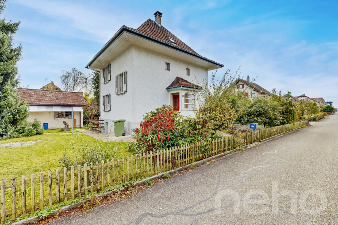 Detached single-family house with versatile possibilities - Photo 1 of 10