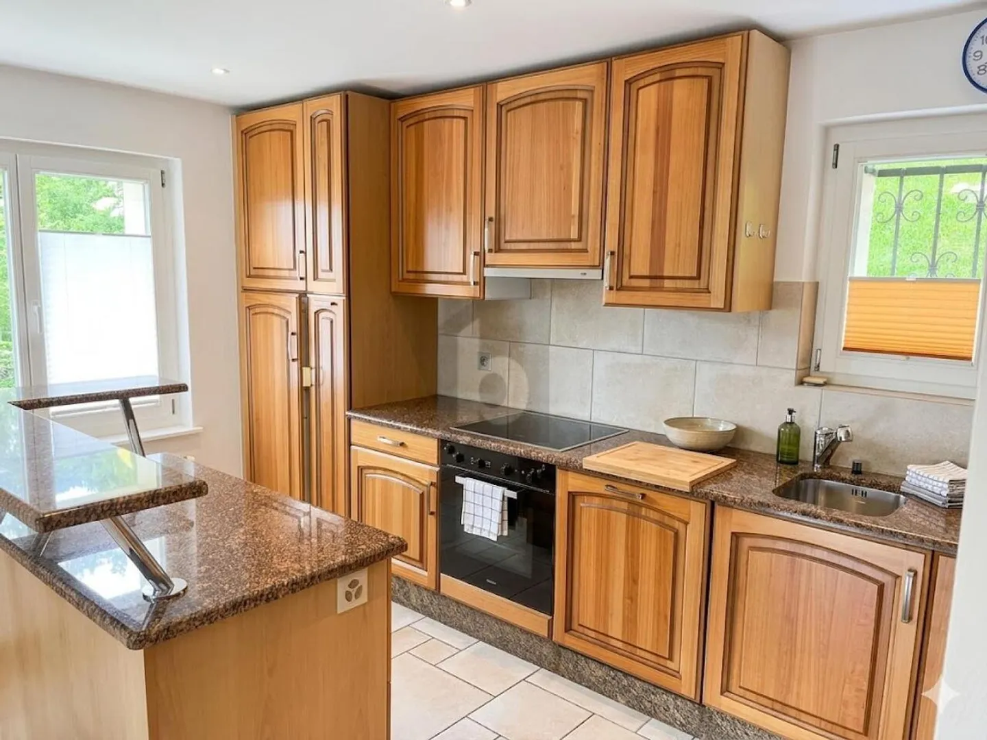 Beautiful house with 2 apartments in a quiet location - Photo 3 of 6