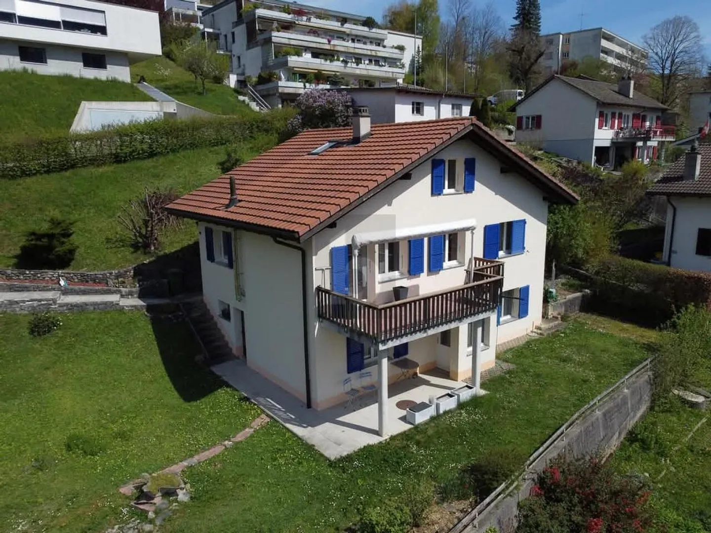 Beautiful house with 2 apartments in a quiet location - Photo 1 of 6
