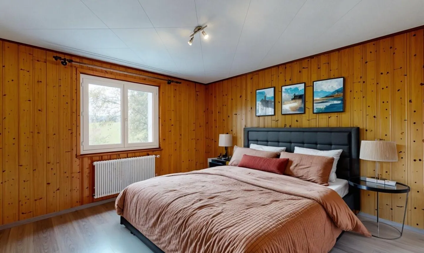 MEHRFAMILIENHAUS AM RANDE EINES LANDWIRTSCHAFTLICHEN GEBIETS - CHANCE ZU NUTZEN - Foto 7 von 13