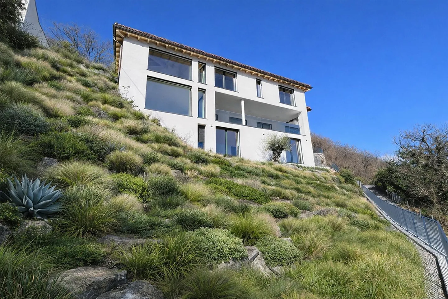 SPLENDID VILLA 7.5 ROOMS WITH DREAM VIEW IN VICO MORCOTE - Photo 9 of 9
