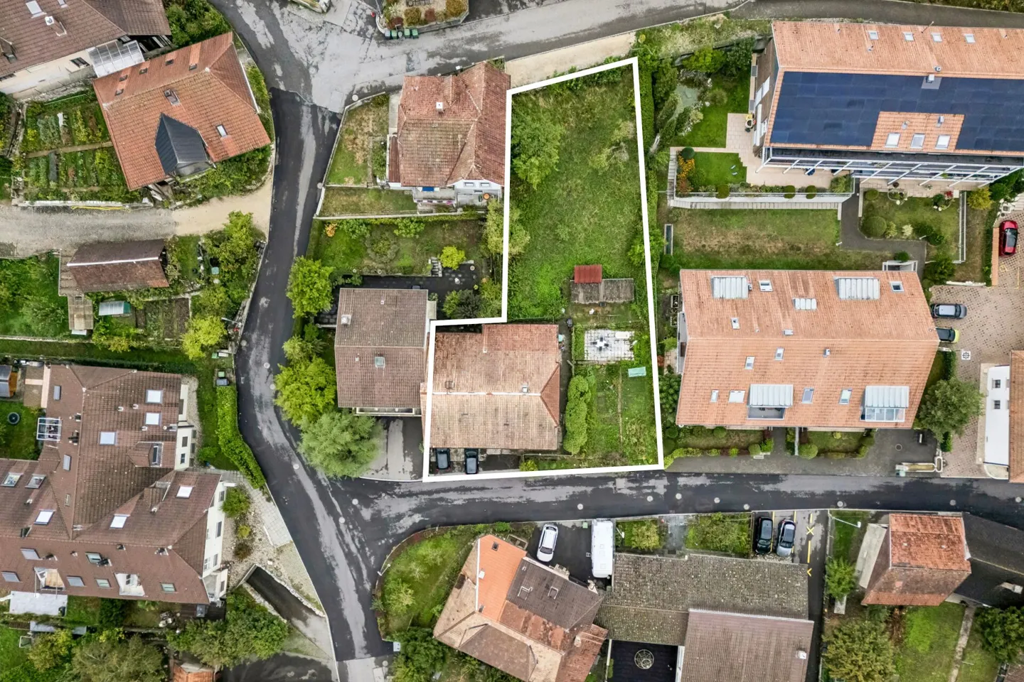 Casa bifamiliare su grande terreno con riserve di ampliamento - Foto 2 di 13