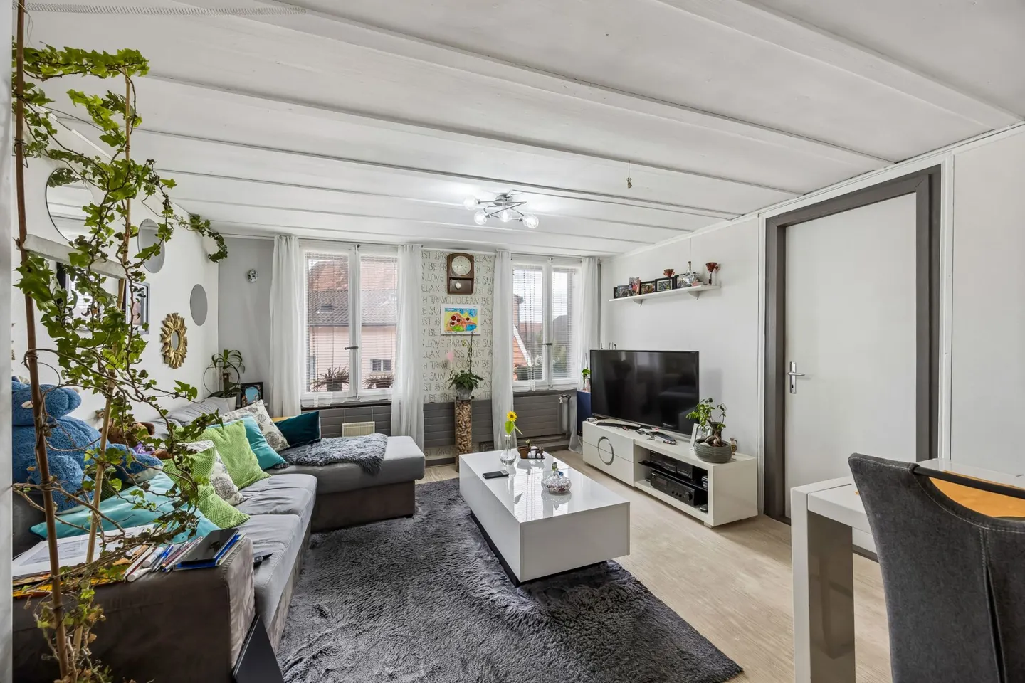 Casa bifamiliare su grande terreno con riserve di ampliamento - Foto 5 di 13