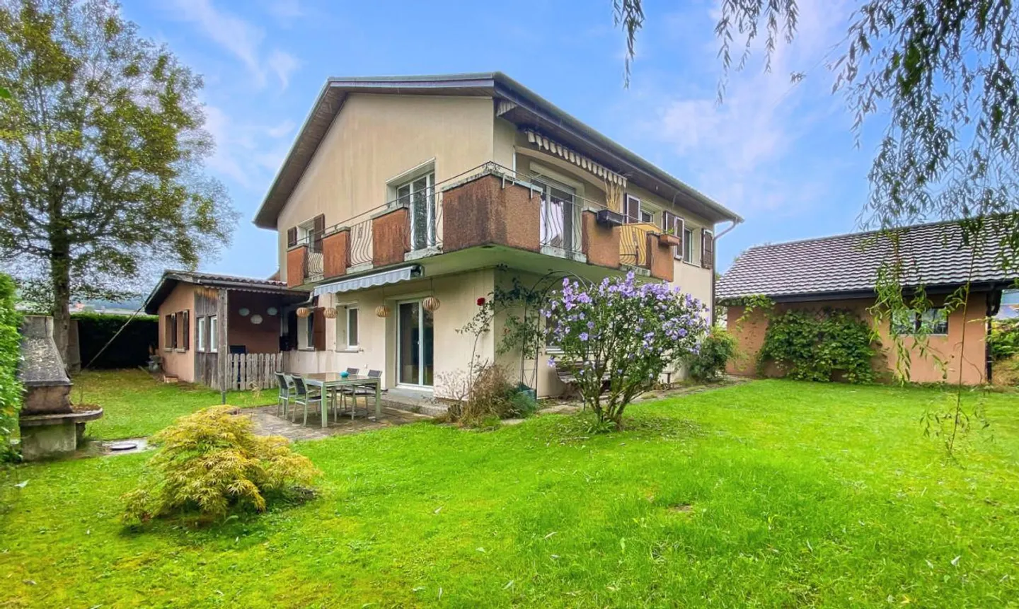 MEHRFAMILIENHAUS AM RANDE EINES LANDWIRTSCHAFTLICHEN GEBIETS - CHANCE ZU NUTZEN - Foto 5 von 13