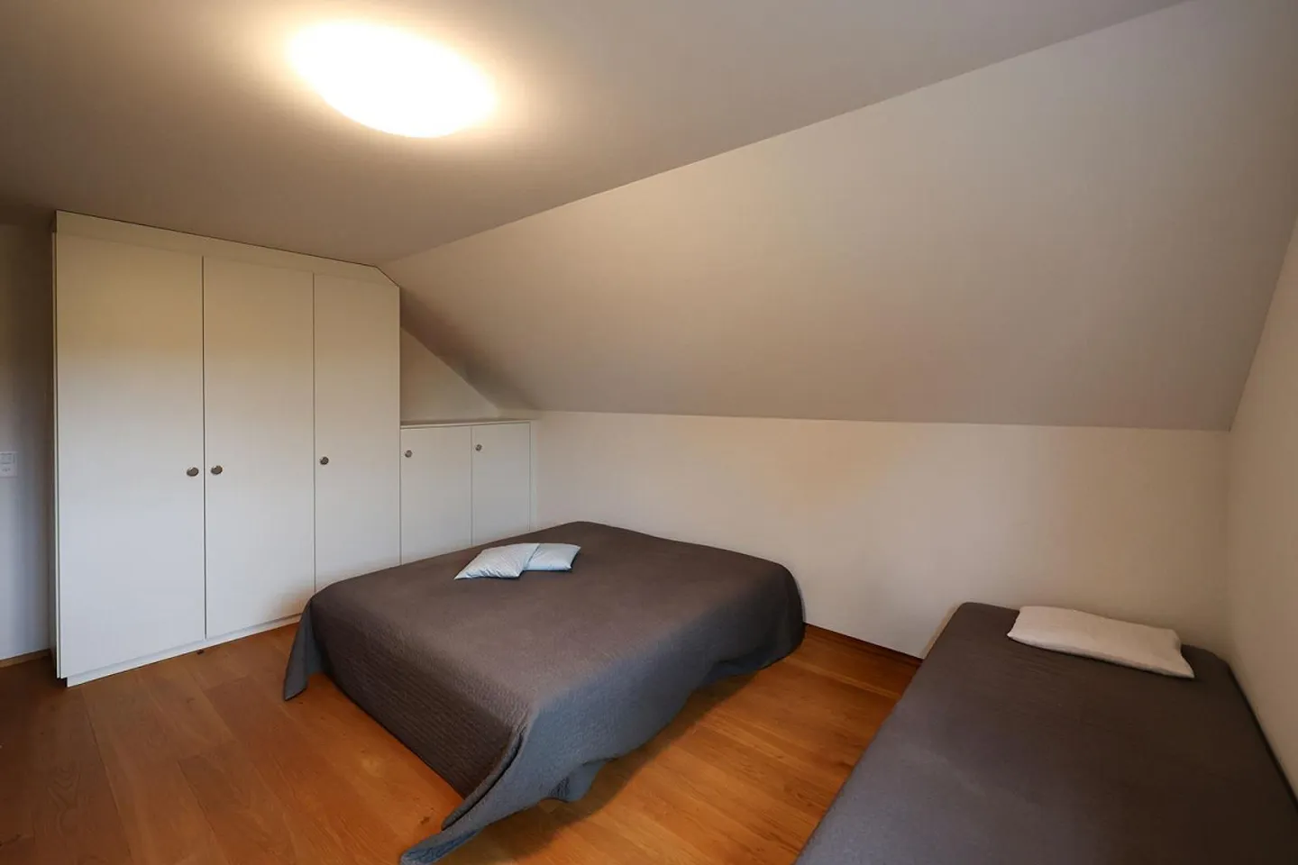 Ampia casa familiare a schiera con vista mozzafiato sul lago di Hallwil - Foto 10 di 12