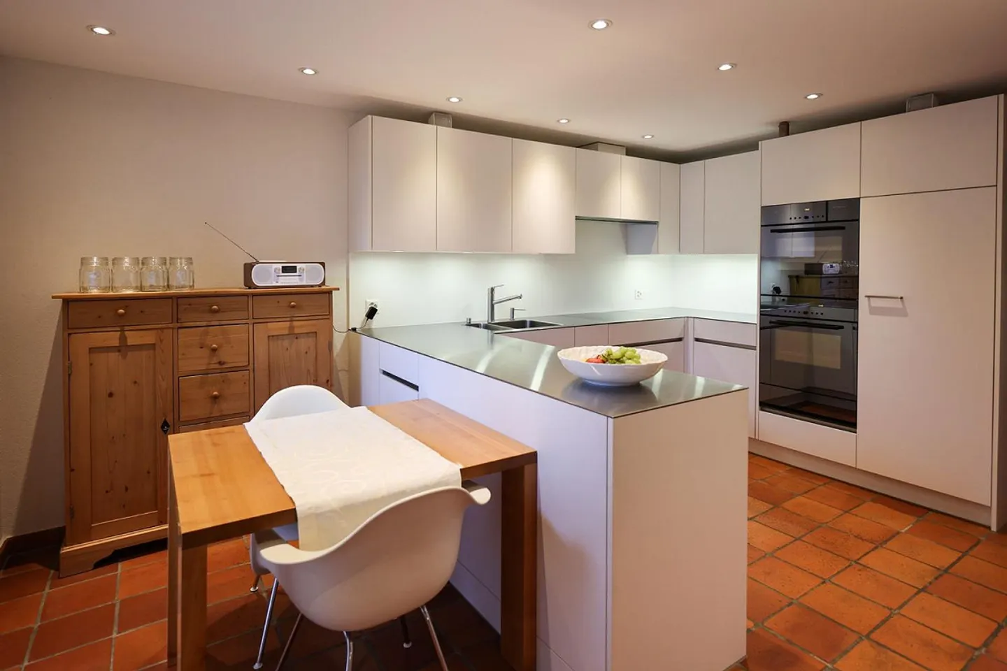 Ampia casa familiare a schiera con vista mozzafiato sul lago di Hallwil - Foto 3 di 12