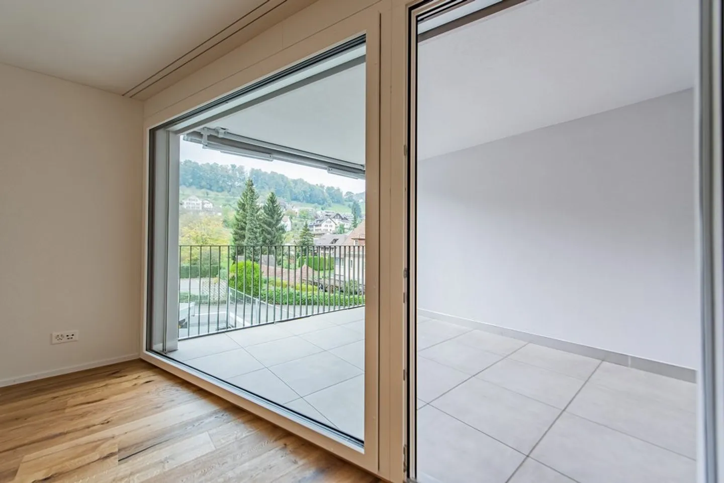 Modernes Gartenapartment mit Seesicht - Foto 5 von 11