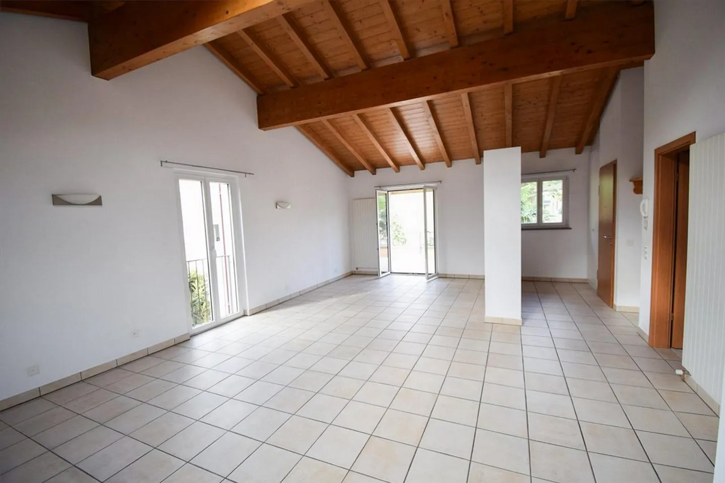 Ascona - 2.5 room apartment with air conditioning (ref. 10-4) - Photo 1 of 10