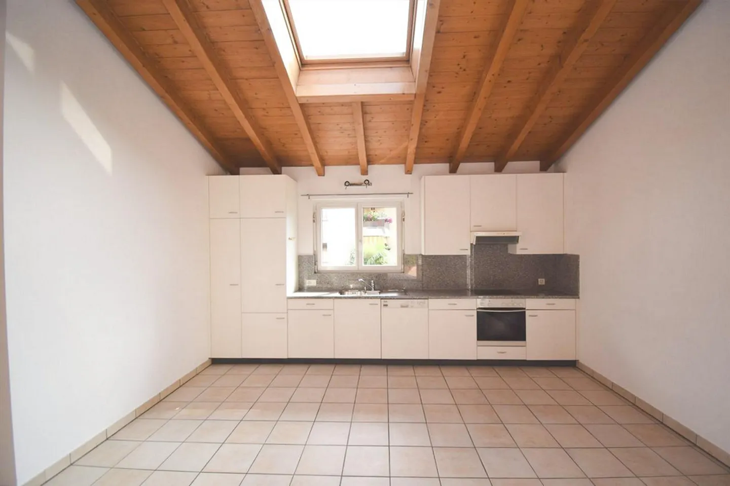 Ascona - 2.5 room apartment with air conditioning (ref. 10-4) - Photo 2 of 10