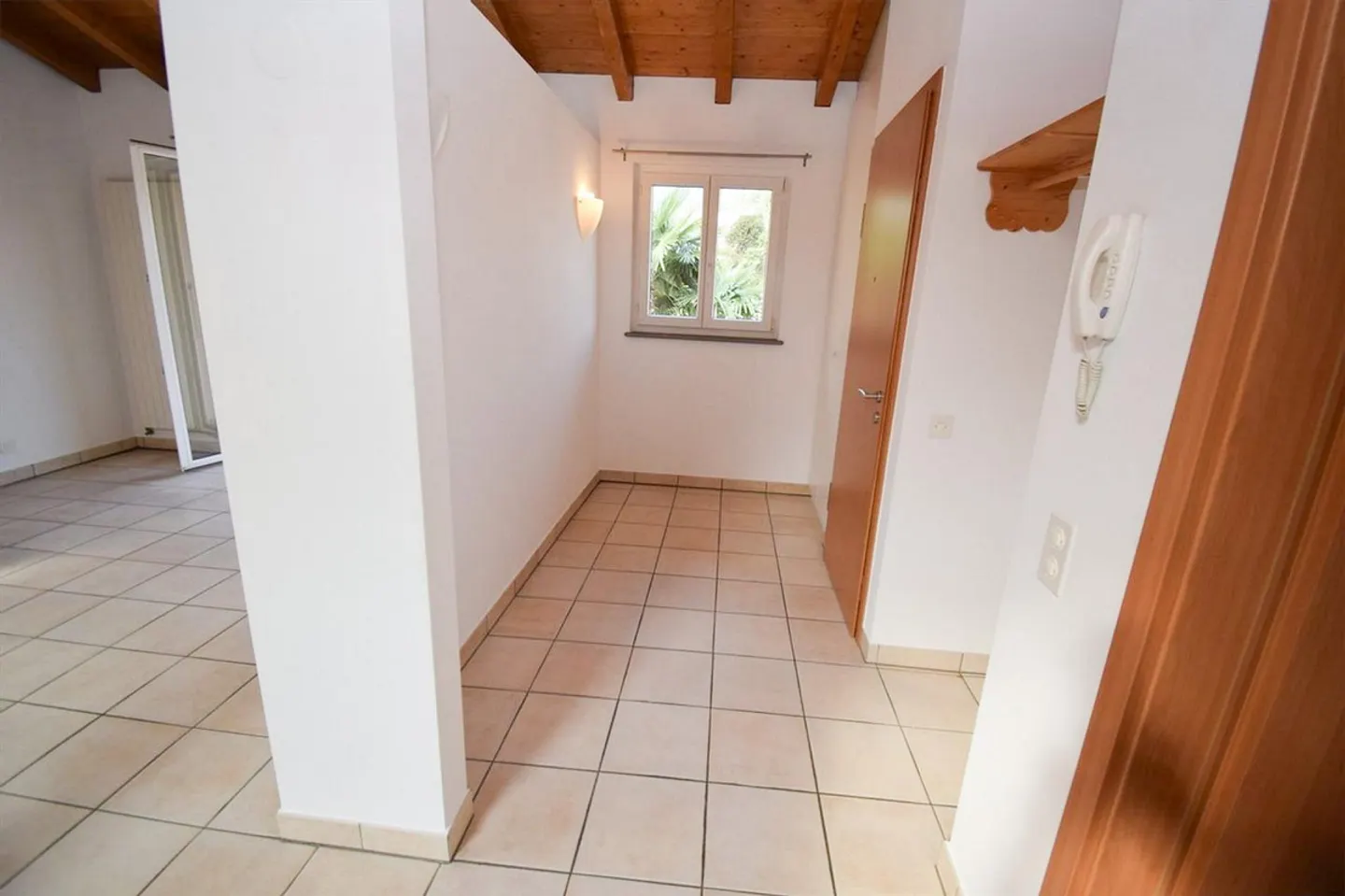 Ascona - 2.5 room apartment with air conditioning (ref. 10-4) - Photo 3 of 10